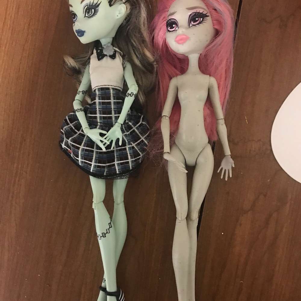 Two monster high dolls
